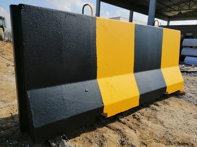 PRECAST CONCRETE SINGLE SIDE FACE BARRIER UAE